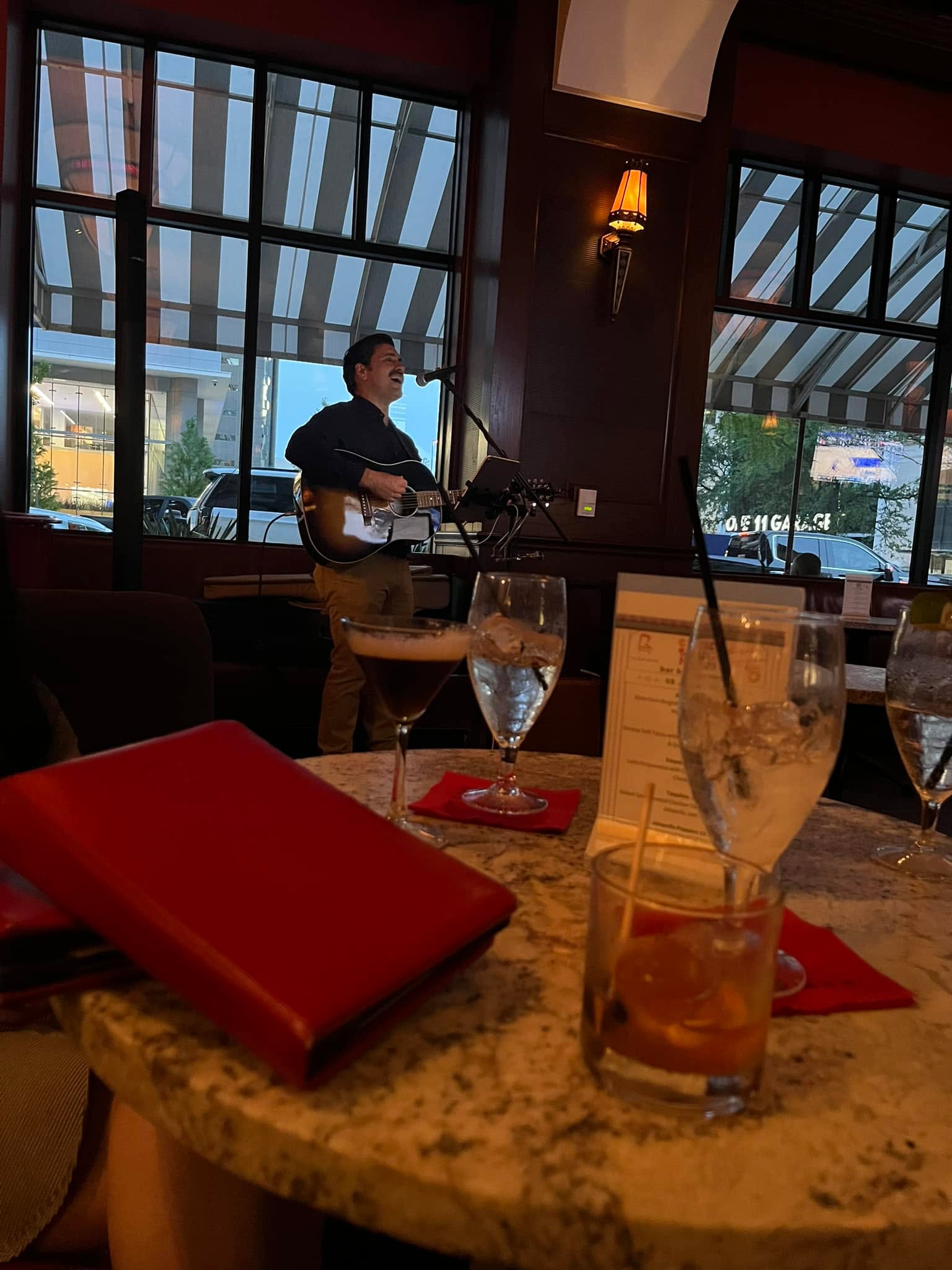 An espresso martini and an old fashioned on a marble table at Red Piano Lounge